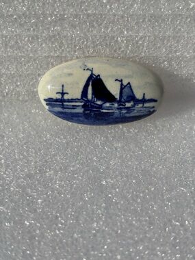 Delft Holland Vintage Ceramic Brooch Pin